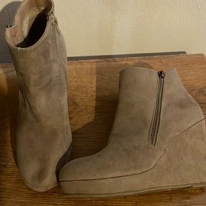 Very gently used booties